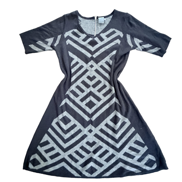 Gabby Skye Diagonal stripe knit sweater dress short sleeve - Picture 3 of 8